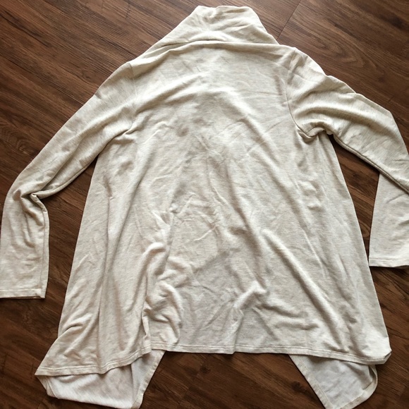 Cream wrap top - Picture 2 of 4